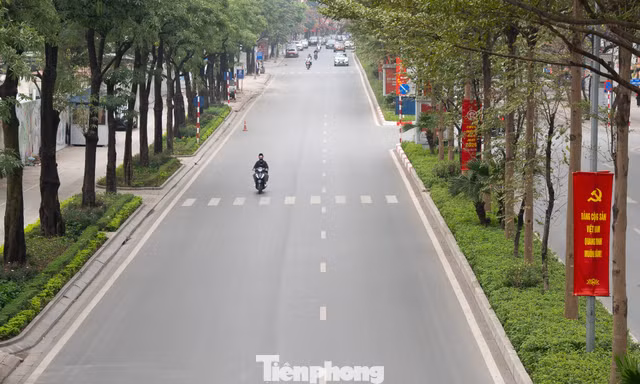 Hà Nội mùng 1 Tết: Khi 'điểm đen' ùn tắc hóa đường rộng thênh thang