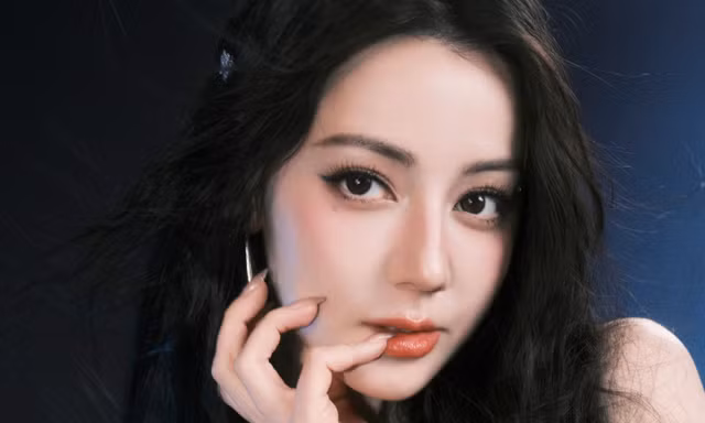 Địch Lệ Nhiệt Ba hại bạn diễn