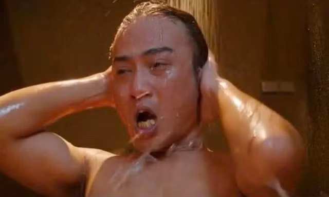 Cảnh tắm của Doãn Quốc Đam trở thành trò cười 