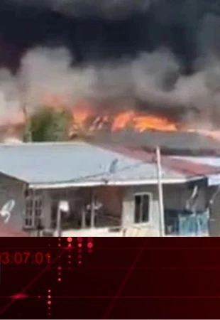 TIN NHANH: Hỏa hoạn lớn thiêu rụi khoảng 40 ngôi nhà tại Malaysia, hàng trăm người sơ tán