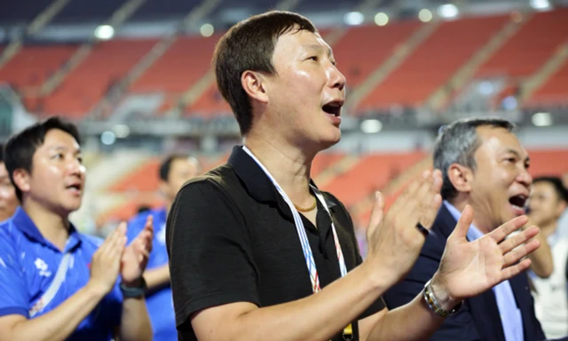 Giành huy chương Vàng SEA Games 33, HLV Kim Sang-sik lập kỷ lục chưa từng có