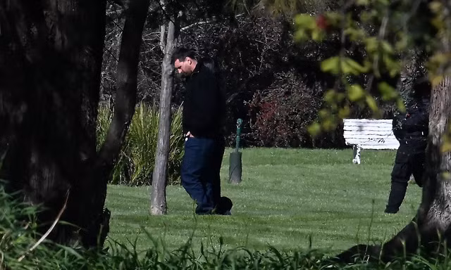 Messi tránh truyền thông, lặng lẽ trong ngày đưa tang bố