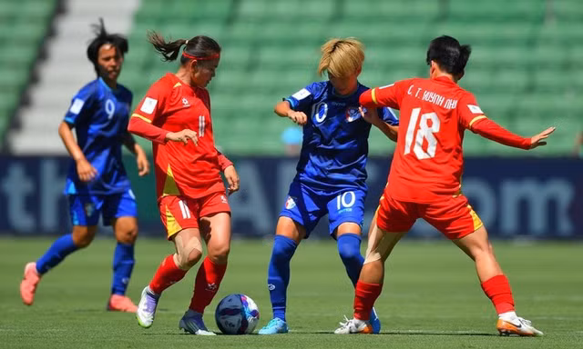 18 tuyển thủ cùng làm đơn, yêu cầu phế truất HLV trưởng người Thái Lan