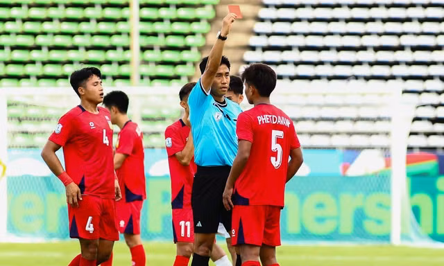 Hy hữu ở ASEAN Cup 2026: Cầu thủ Lào đá 2 trận nhận 2 thẻ đỏ