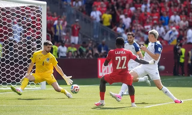 Chủ nhà Canada thoát hiểm trận ra quân, giành điểm số đầu tiên trong lịch sử World Cup 