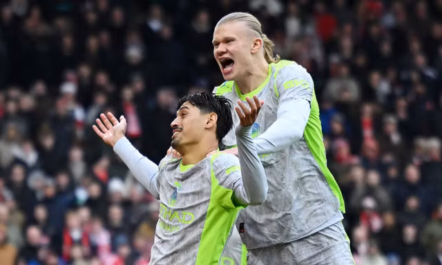 Man City tạm vươn lên chiếm ngôi đầu Ngoại hạng Anh