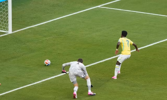 Trực tiếp Scotland vs Brazil (05h00 ngày 25/6): Ngôi đầu cho Selecao?
