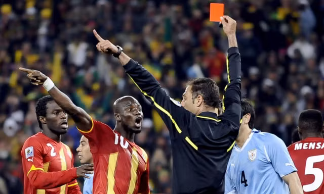 FIFA sẽ phạt thẻ đỏ với cầu thủ... che miệng tại World Cup 2026