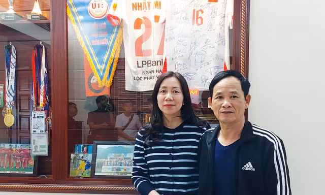 Về thăm nhà, nghe phụ huynh kể chuyện Nhật Minh U23 Việt Nam 