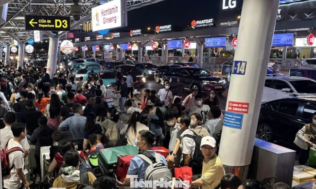 Nghỉ Tết Dương lịch 4 ngày: Hàng không, đường sắt đồng loạt tăng chuyến