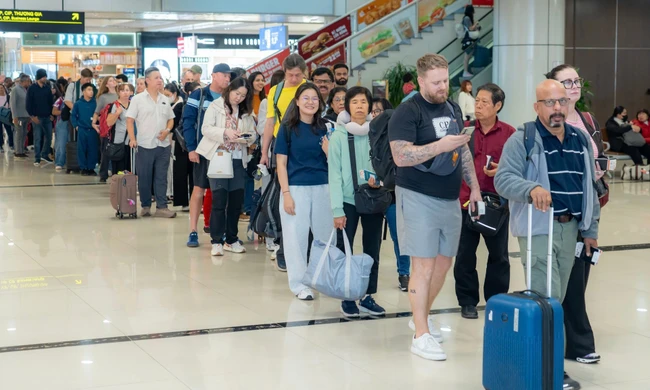 Lượng khách kỷ lục qua sân bay Nội Bài 