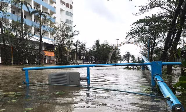 Nhiều trường đại học cho sinh viên nghỉ, học trực tuyến tránh bão số 10