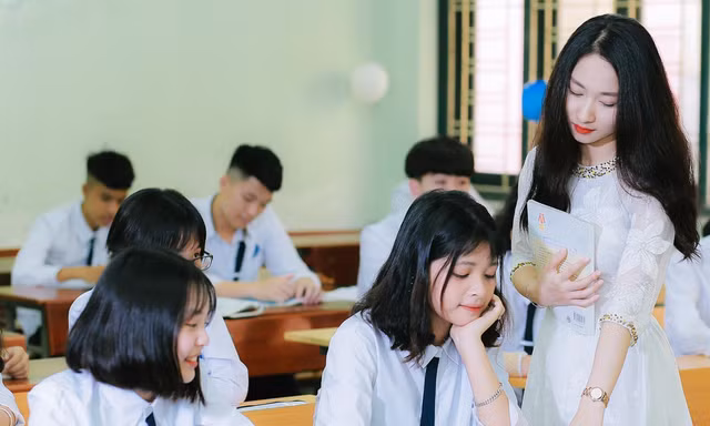 Điểm chuẩn ngành sư phạm giáo dục gần 30 điểm: Vì đâu?