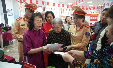 Cử tri cả nước bỏ phiếu bầu đạt tỷ lệ 99,68%, người cao tuổi nhất là cụ bà 119 tuổi