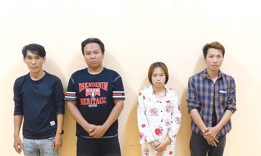 Rủ vợ bạn vào nhà nghỉ, bị bạn dàn cảnh bắt ghen, cướp tiền
