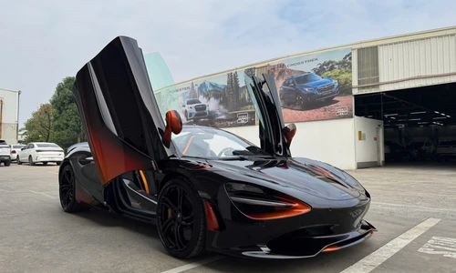 Siêu xe McLaren 750S với màu sơn độc nhất xuất hiện tại Hà Nội