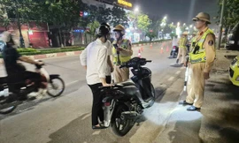 Cảnh sát giao thông Công an tỉnh Bắc Ninh kiểm tra, xử phạt phương tiện giao thông.