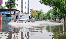 Nhiều tuyến đường ở phường Bắc Giang ngập sâu khi trời mưa to. Ảnh: Nguyễn Thắng