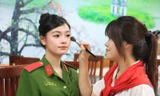Ê kíp 100 người make up miễn phí cho hơn 1.000 chiến sĩ trong đại lễ A80