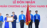 Đoàn Thanh niên trường Đại học Ngoại ngữ nhận Huân chương Lao động hạng Ba