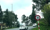 Biển báo hạn chế tốc độ 30 km/h liên tục xuất hiện trên đường lên Sa Pa: Nên hay không?