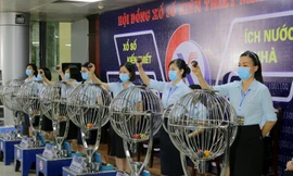 Ngư dân Cà Mau trúng 4 tờ vé số độc đắc