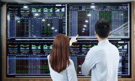 Tâm điểm giao dịch chứng khoán đang hướng vào nhóm nào?