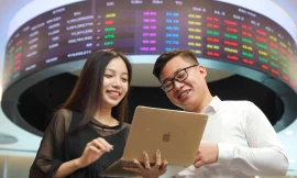 1,4 tỷ USD đổ vào thị trường, chứng khoán vẫn rớt khỏi đỉnh lịch sử