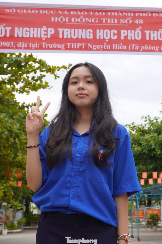 Tình nguyện viên 'đặc biệt' tiếp sức sĩ tử Đà Nẵng