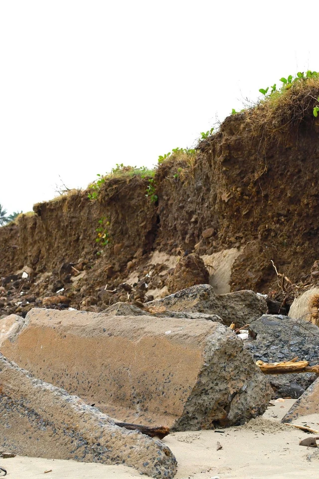 Nguy cơ ‘xóa sổ’ bãi biển đẹp bậc nhất Quảng Ngãi