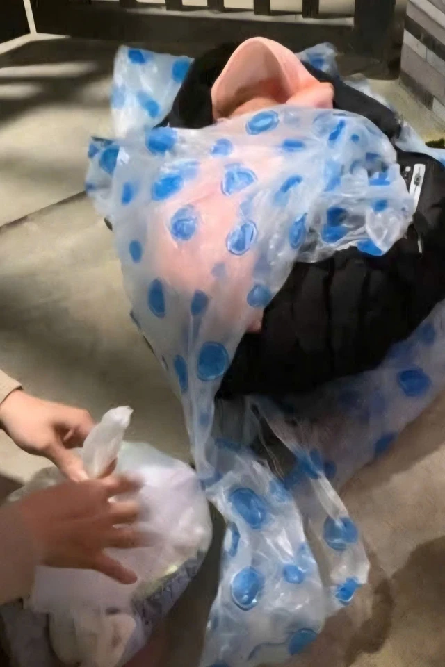 Bé trai sơ sinh bị bỏ trước cổng nhà dân ở Đà Nẵng kèm lời nhắn ‘nhờ nuôi giúp’