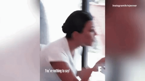 Kim Kardashian gây sốc vì đấm thẳng mặt chị gái trên truyền hình ảnh 1