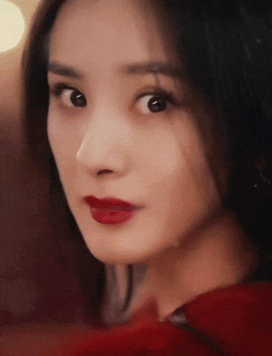 Trước đó, nàng &quot;Vương Chiêu Quân&quot; không ít lần bị chỉ trích vì mải mê công việc mà bỏ bê con cái. Đến mức, bố chồng cũ, tài tử gạo cội Lưu Đan, không ít lần &quot;bóng gió&quot; trước truyền thông. Được biết, sau khi ly hôn Lưu Khải Uy vào năm 2018, bé Tiểu Gạo Nếp sống với nhà nội ở Hong Kong, còn Dương Mịch phát triển sự nghiệp ở đại lục.