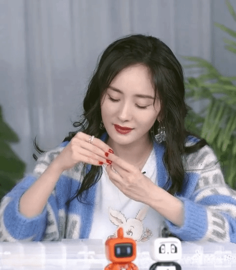 Với gương mặt này, không ai nghĩ Dương Mịch đã U40. Hiện tại, cô được xếp vào danh sách quý cô độc thân hoàng kim bậc nhất C-biz.