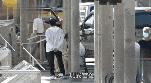 Châu Tinh Trì bị lộ hình ảnh đi chơi biển với Trương Hiểu Kỳ và nhóm bạn. Châu Tinh Trì bị lộ hình ảnh đi chơi biển với Trương Hiểu Kỳ và nhóm bạn.