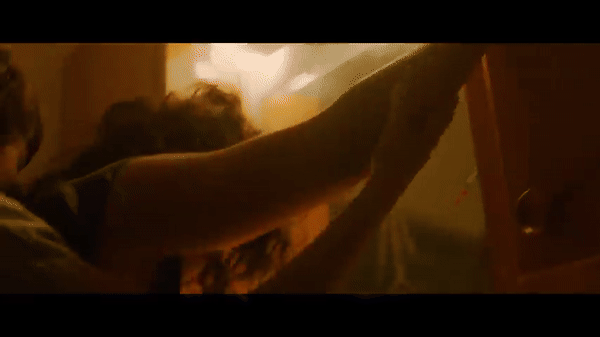 Kristen Stewart và bạn diễn Katy O’Brian có nhiều cảnh nóng chân thực và gây sốc. Ảnh cắt từ video.