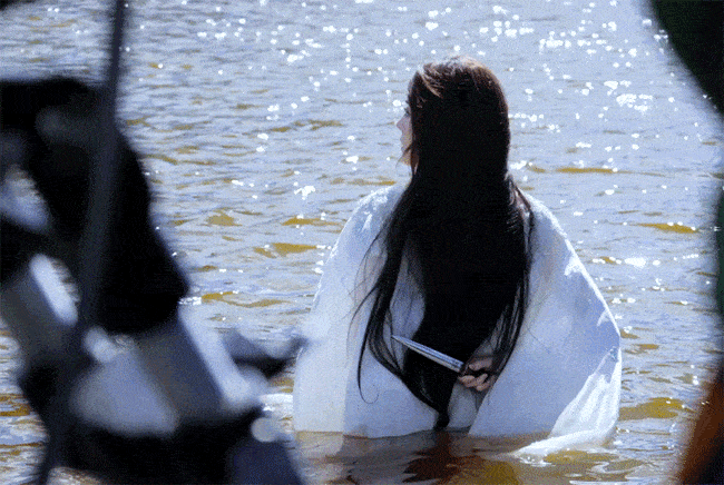 Mới đây, đoàn làm phim “Chân Tam Quốc Vô Song” tung ra loạt hình ảnh về nhân vật Điêu Thuyền do Cổ Lực Na Trát đóng. Ngay lập tức, tạo hình mới của nữ diễn viên 9x gây &quot;bão&quot; mạng xã hội Weibo vì quá xinh đẹp.