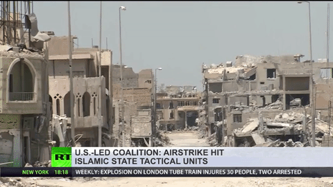 Hình ảnh các tòa nhà bị phá hủy được cho là do vụ không kích của liên minh do Mỹ dẫn đầu. 