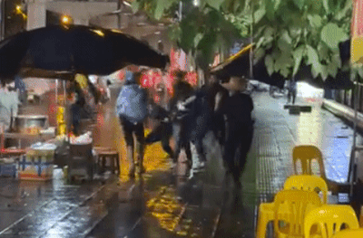 Nhóm thanh niên vây đánh nam shipper giữa phố Hà Nội. Nhóm thanh niên vây đánh nam shipper giữa phố Hà Nội.