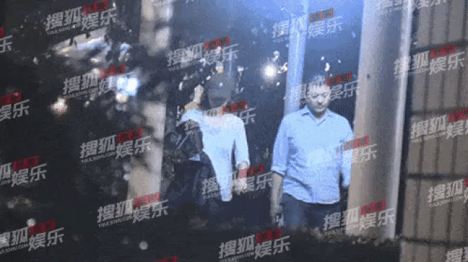 Hải Hà Kim Hỷ và Lý Á Bằng lọt vào ống kính của giới săn tin, tháng 7/2022 (Ảnh: Sohu). Hải Hà Kim Hỷ và Lý Á Bằng lọt vào ống kính của giới săn tin, tháng 7/2022 (Ảnh: Sohu).