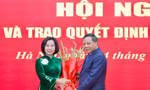 Trao quyết định về công tác cán bộ của Ban Thường vụ Thành ủy Hà Nội