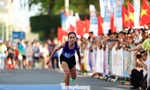 Khoảnh khắc gây xúc động mạnh tại vạch đích Giải Vô địch Quốc gia Marathon - Báo Tiền Phong 2026