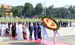 Đại biểu Đại hội Thi đua yêu nước toàn quốc vào lăng viếng Bác