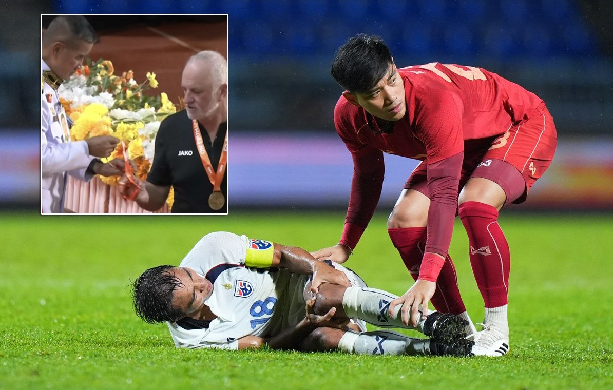 Jinsiy aloqa Mamba Mukachevo Bir yigit bir odamga qaramoqda