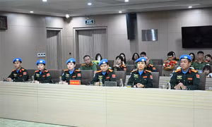 6 sĩ quan CAND tại buổi lễ.