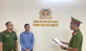 Khởi tố cựu cán bộ xã ở Ninh Bình bớt xén tiền hỗ trợ lũ lụt của dân