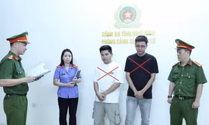 Khởi tố hai đối tượng kinh doanh hơn 7.600 giày, dép ‘Fake’ 