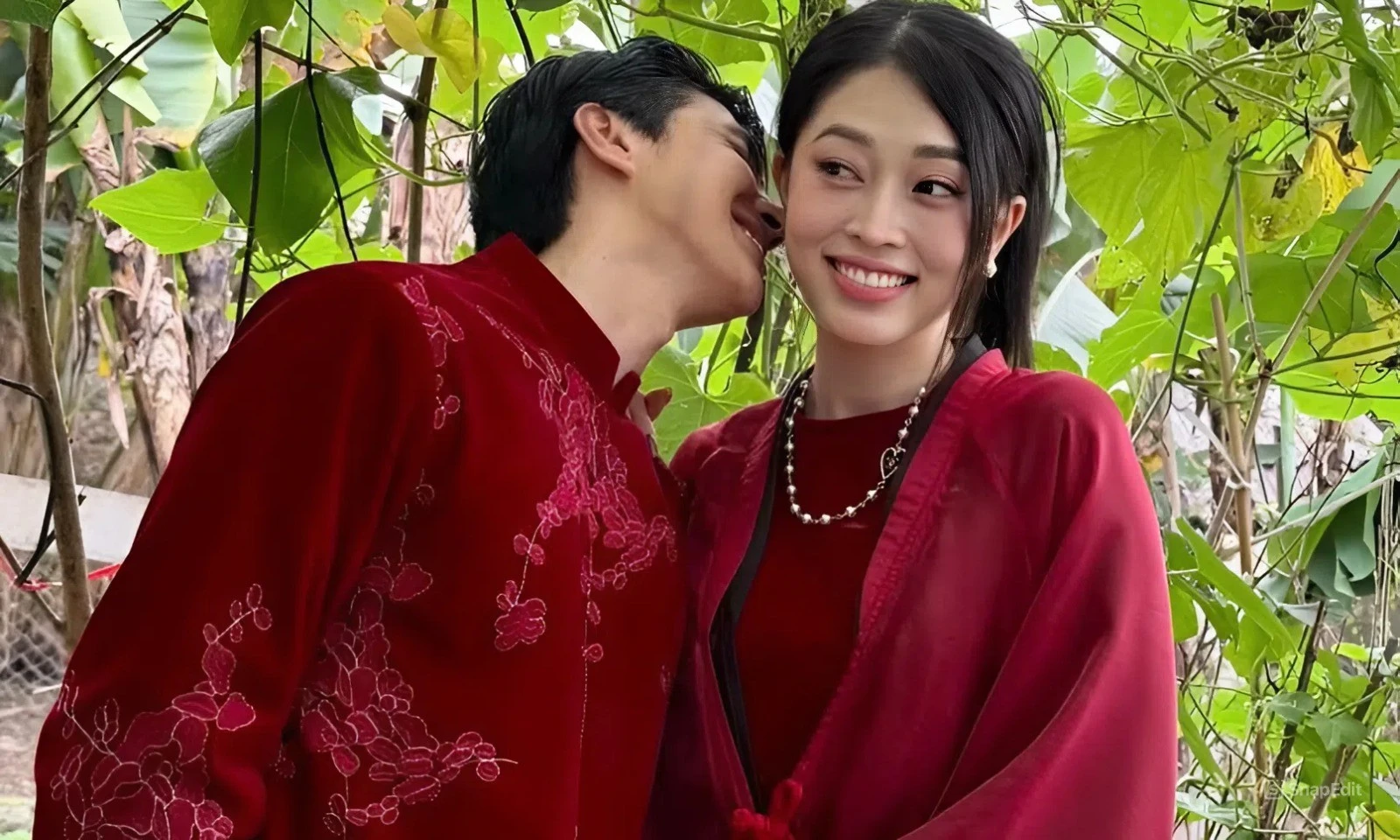 Sao Việt rộn ràng đón Tết Bính Ngọ: Từ Bình An - Phương Nga hái rau đến loạt hoa hậu diện áo dài