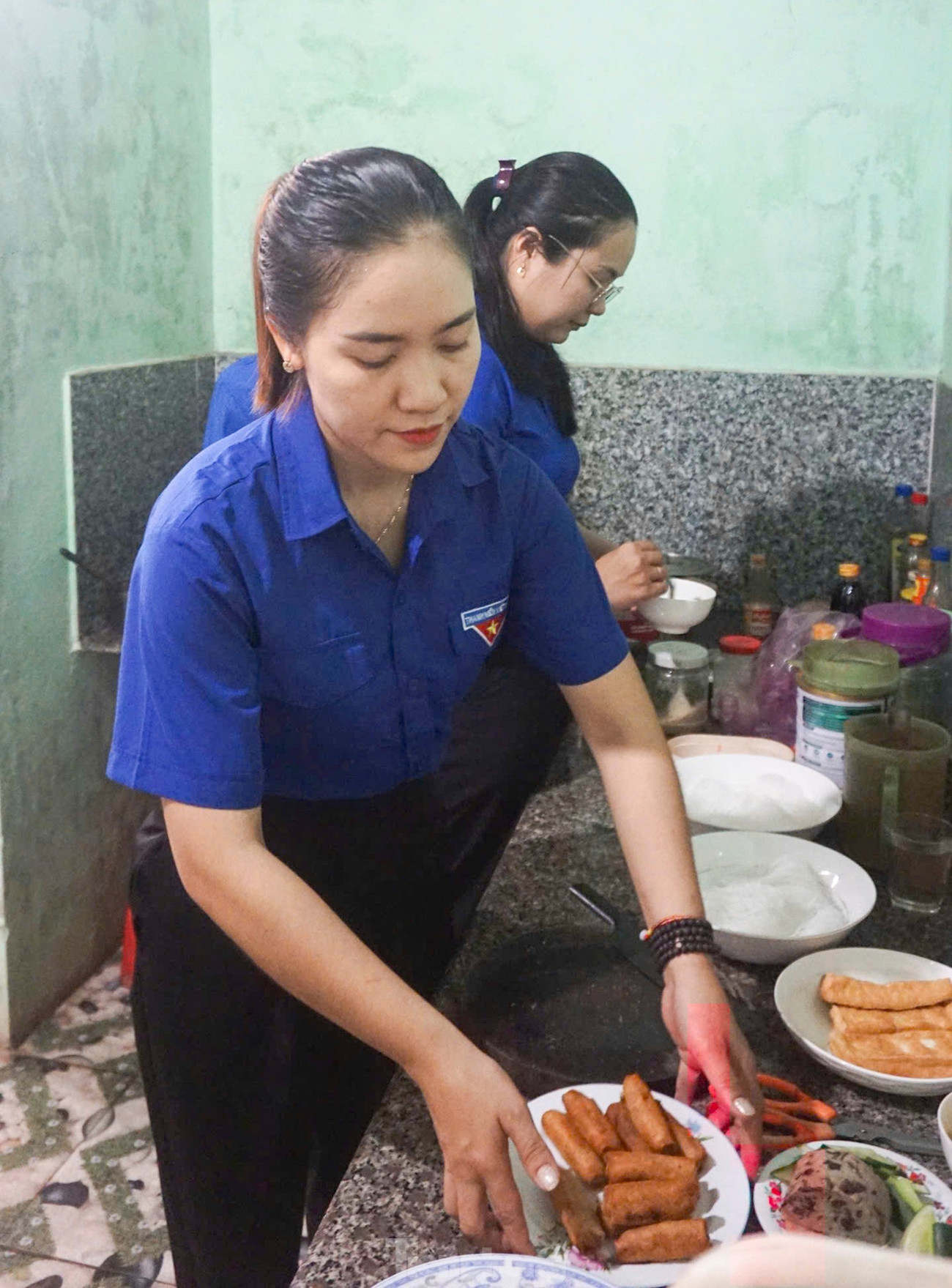 Những món ăn giản dị nhưng đong đầy nghĩa tình được các bạn trẻ nấu nướng, bày biện. tp-tb4.jpg