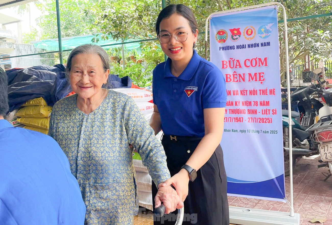 Những ngày qua, hoạt động tri ân nhân kỷ niệm 78 năm Ngày Thương binh - Liệt sĩ cũng được các cơ sở Đoàn triển khai rộng khắp. tp-tb8.jpg